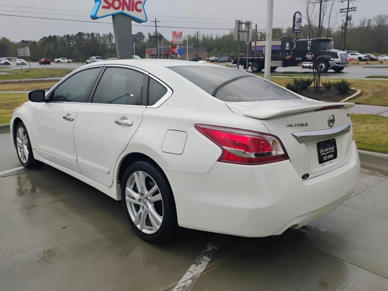 Nissan Altima 4dr Sdn V6 3.5 SL 2013