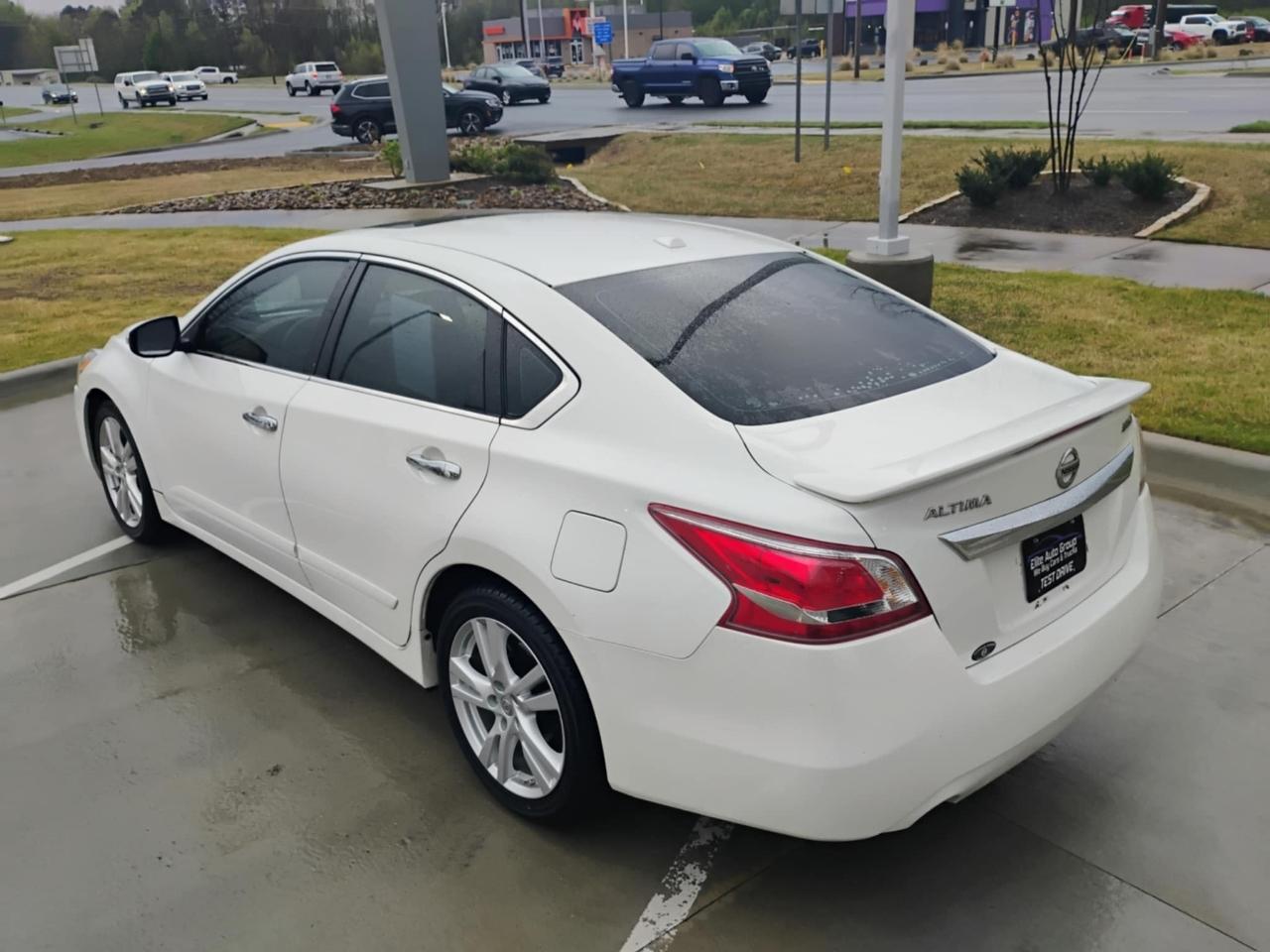 Nissan Altima 4dr Sdn V6 3.5 SL 2013