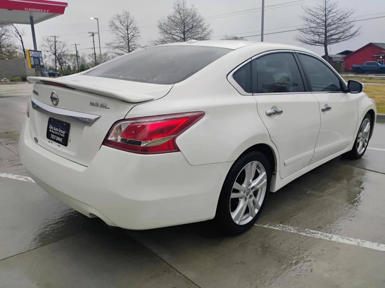 Nissan Altima 4dr Sdn V6 3.5 SL 2013