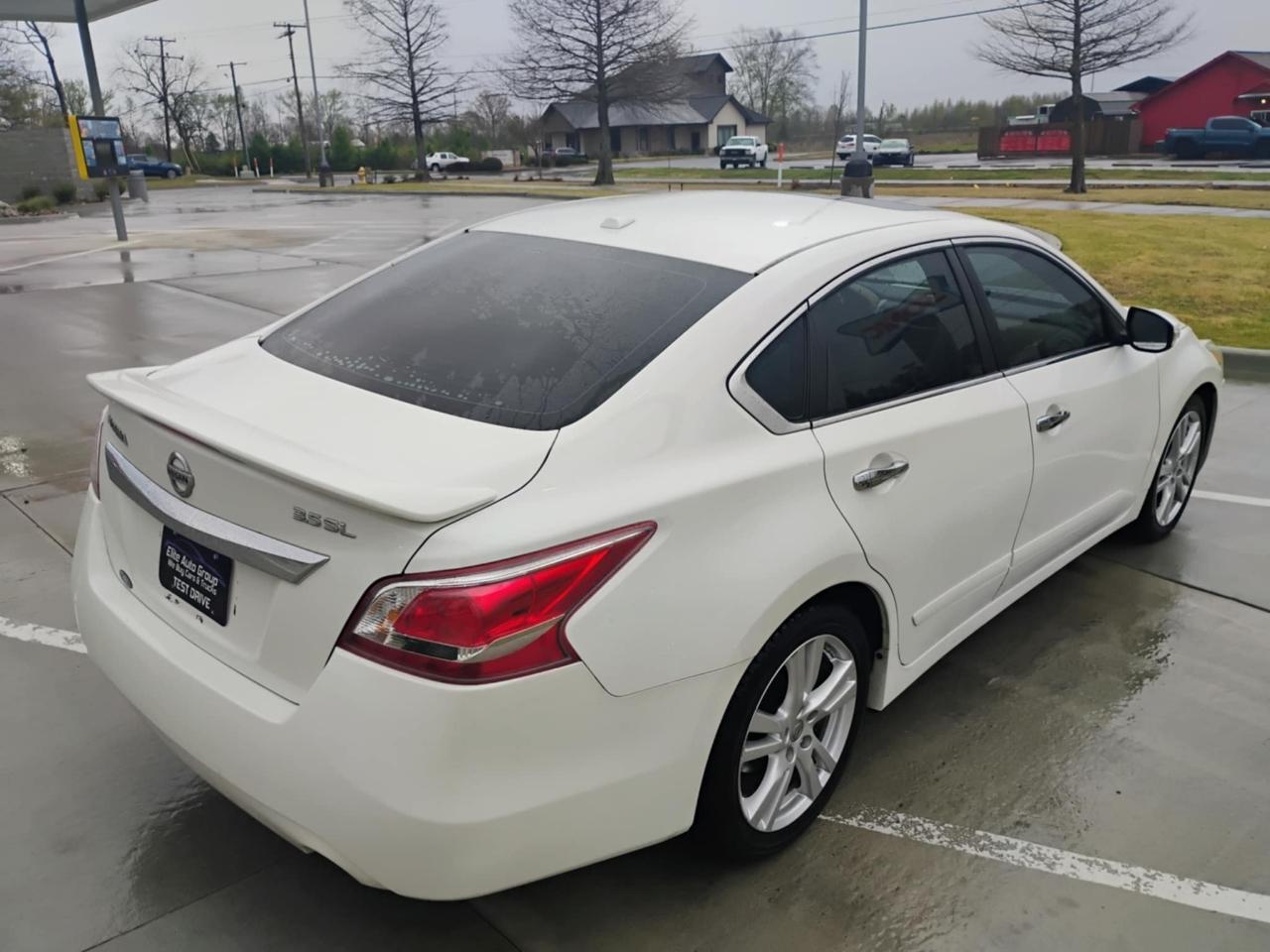 Nissan Altima 4dr Sdn V6 3.5 SL 2013