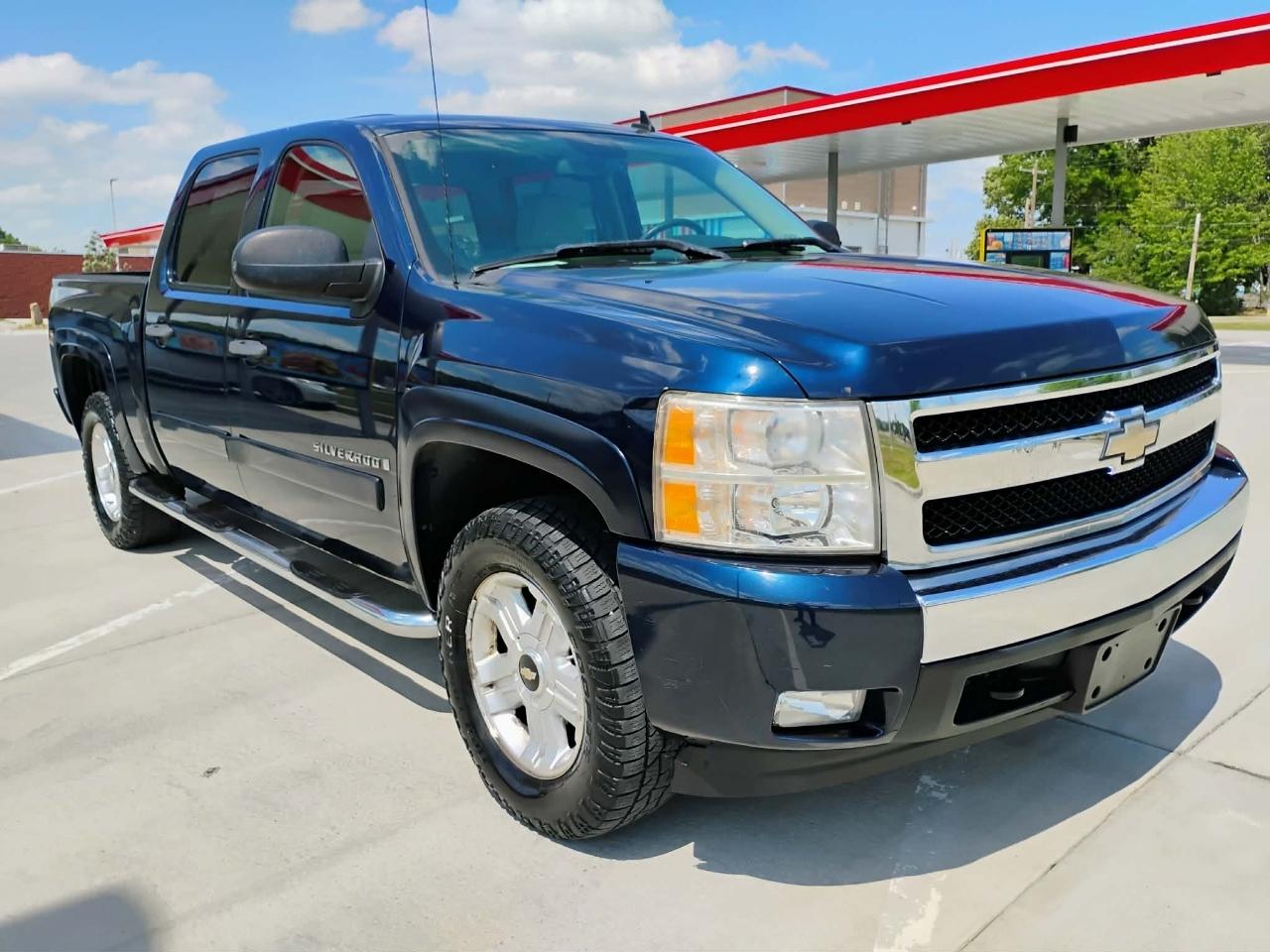 2008 Chevrolet Silverado 1500 4WD Crew Cab 143.5" LT w/2LT