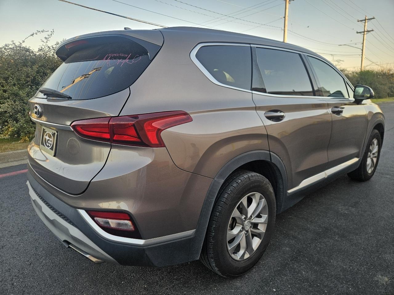 Hyundai Santa Fe SEL 2.4L Auto FWD 2019