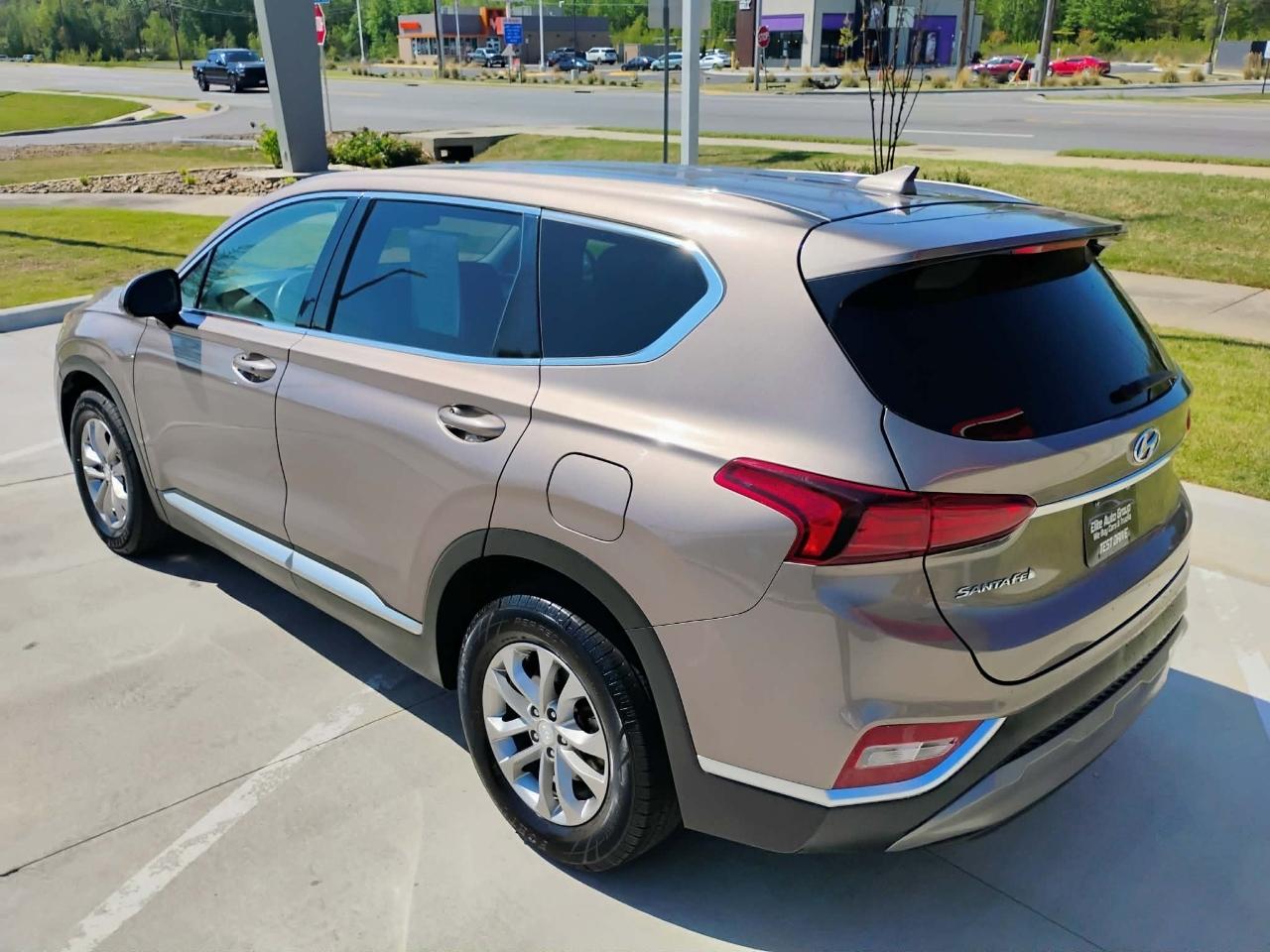 Hyundai Santa Fe SEL 2.4L Auto FWD 2019
