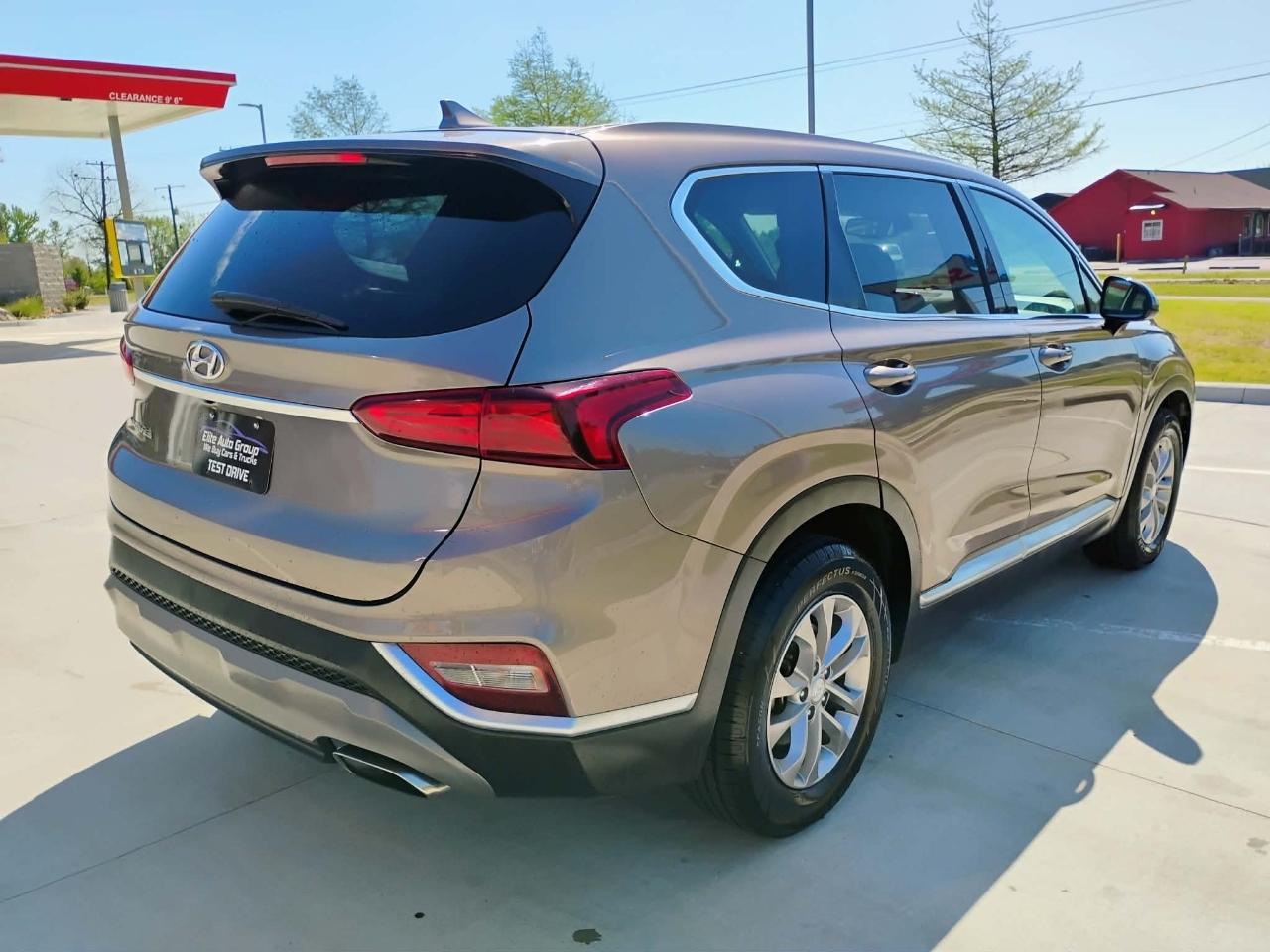 Hyundai Santa Fe SEL 2.4L Auto FWD 2019