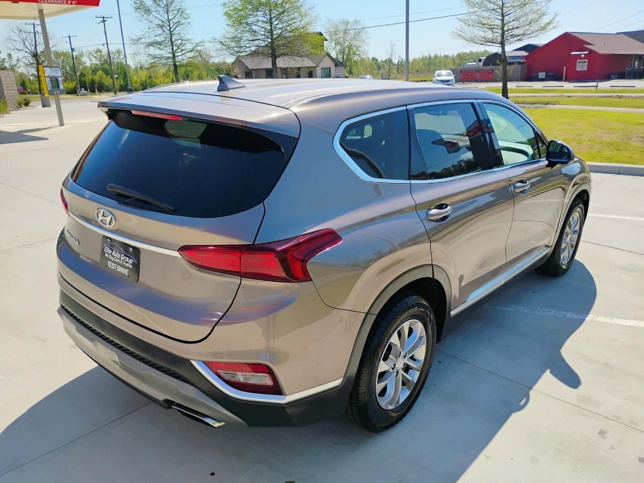 Hyundai Santa Fe SEL 2.4L Auto FWD 2019