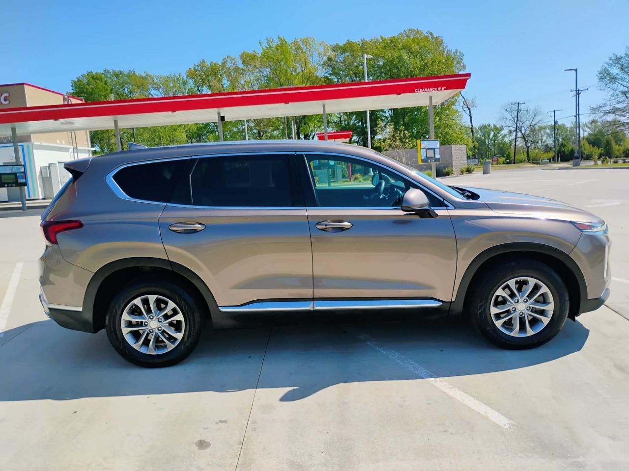 Hyundai Santa Fe SEL 2.4L Auto FWD 2019