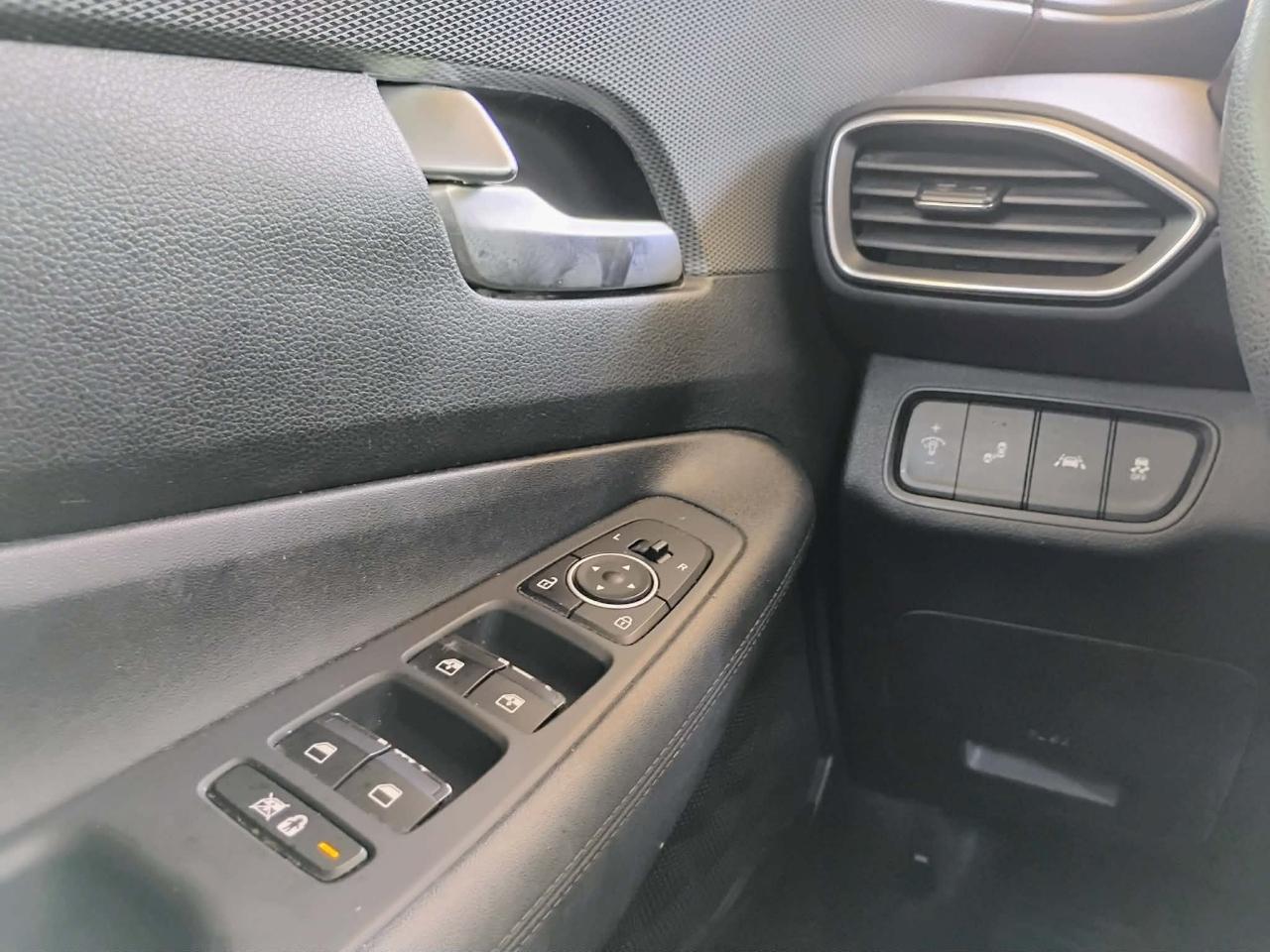 Hyundai Santa Fe SEL 2.4L Auto FWD 2019