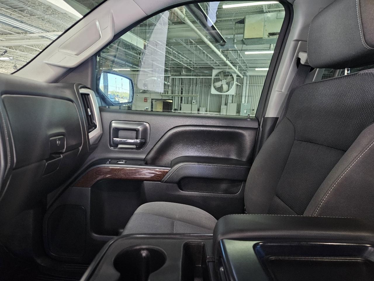 GMC Sierra 1500 4WD Double Cab 143.5" SLE 2015