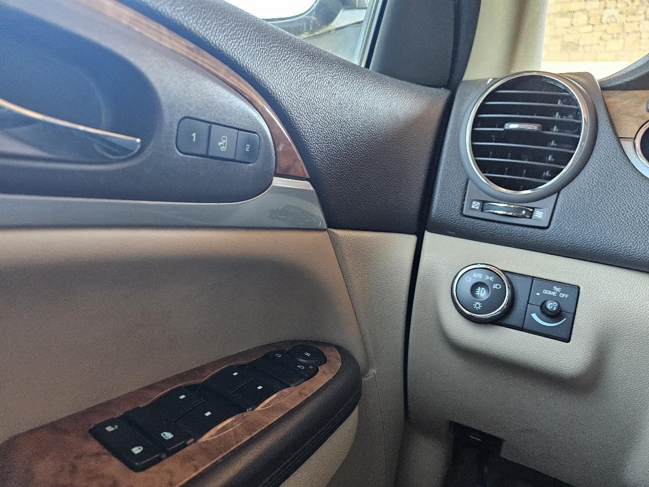 Buick Enclave FWD 4dr Leather 2012