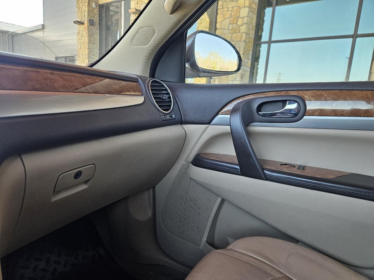 Buick Enclave FWD 4dr Leather 2012