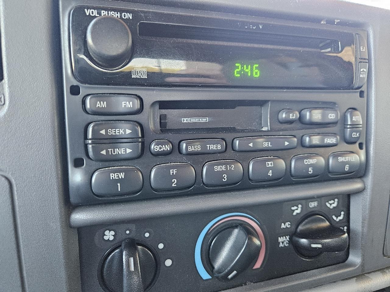 Ford Super Duty F-350 SRW Crew Cab 156" Lariat 2000