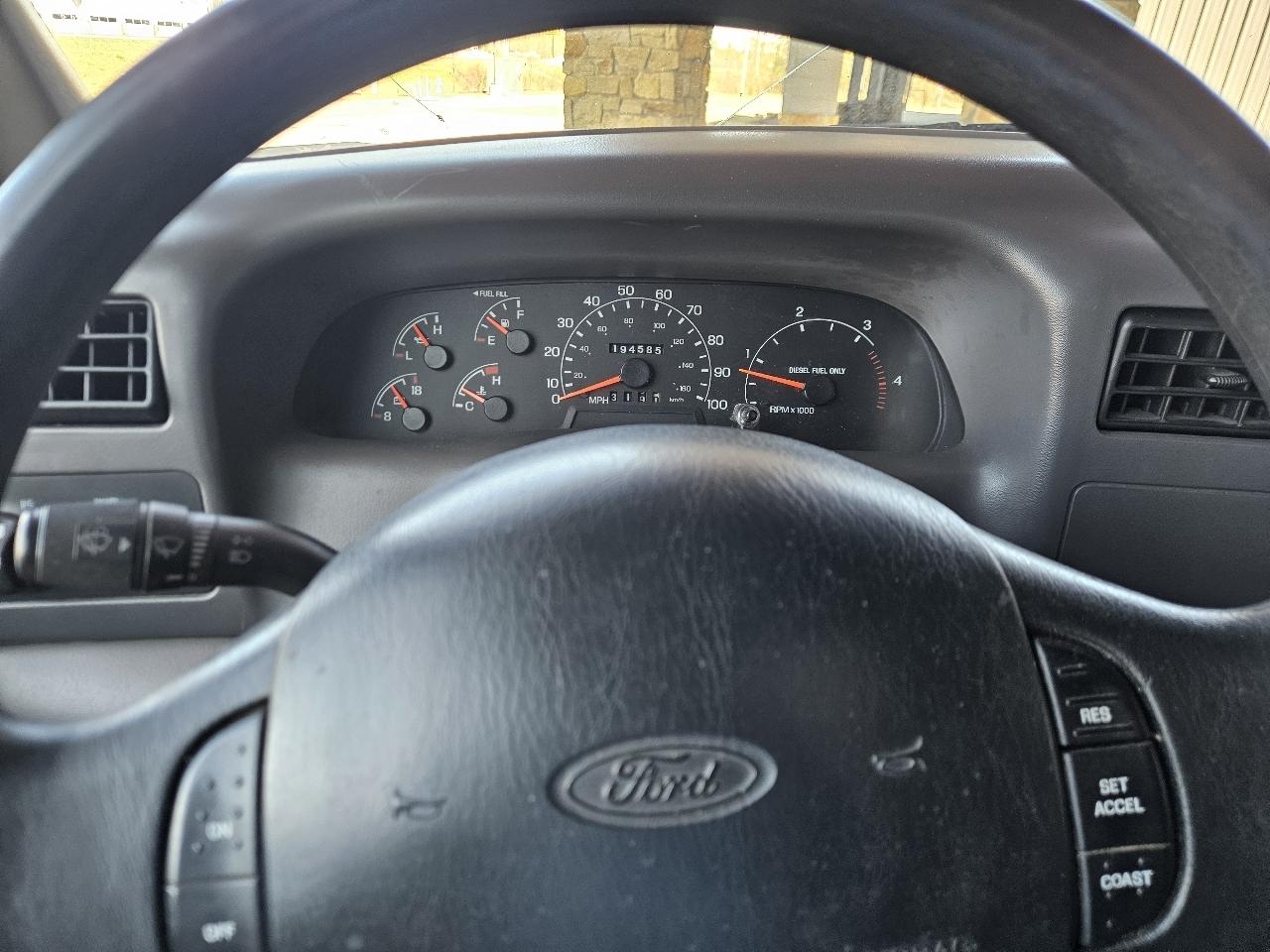 Ford Super Duty F-350 SRW Crew Cab 156" Lariat 2000