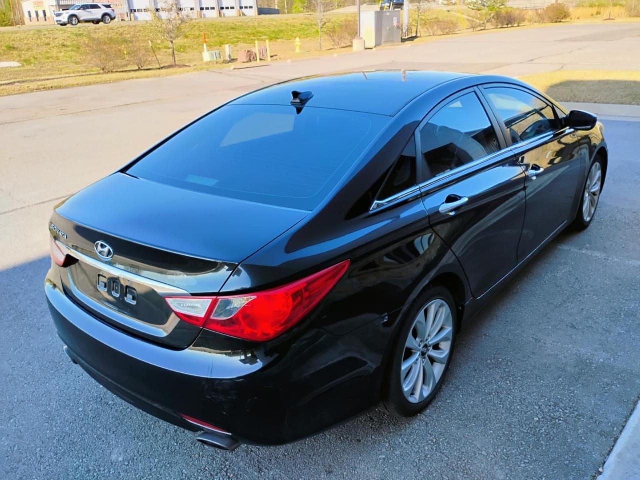 Hyundai Sonata 4dr Sdn 2.4L Auto SE 2011