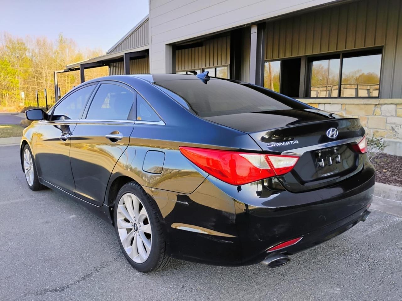 Hyundai Sonata 4dr Sdn 2.4L Auto SE 2011