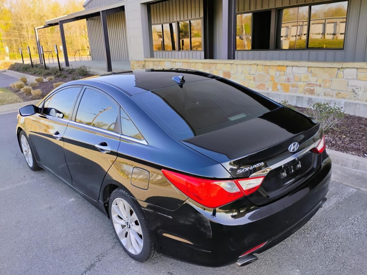 Hyundai Sonata 4dr Sdn 2.4L Auto SE 2011