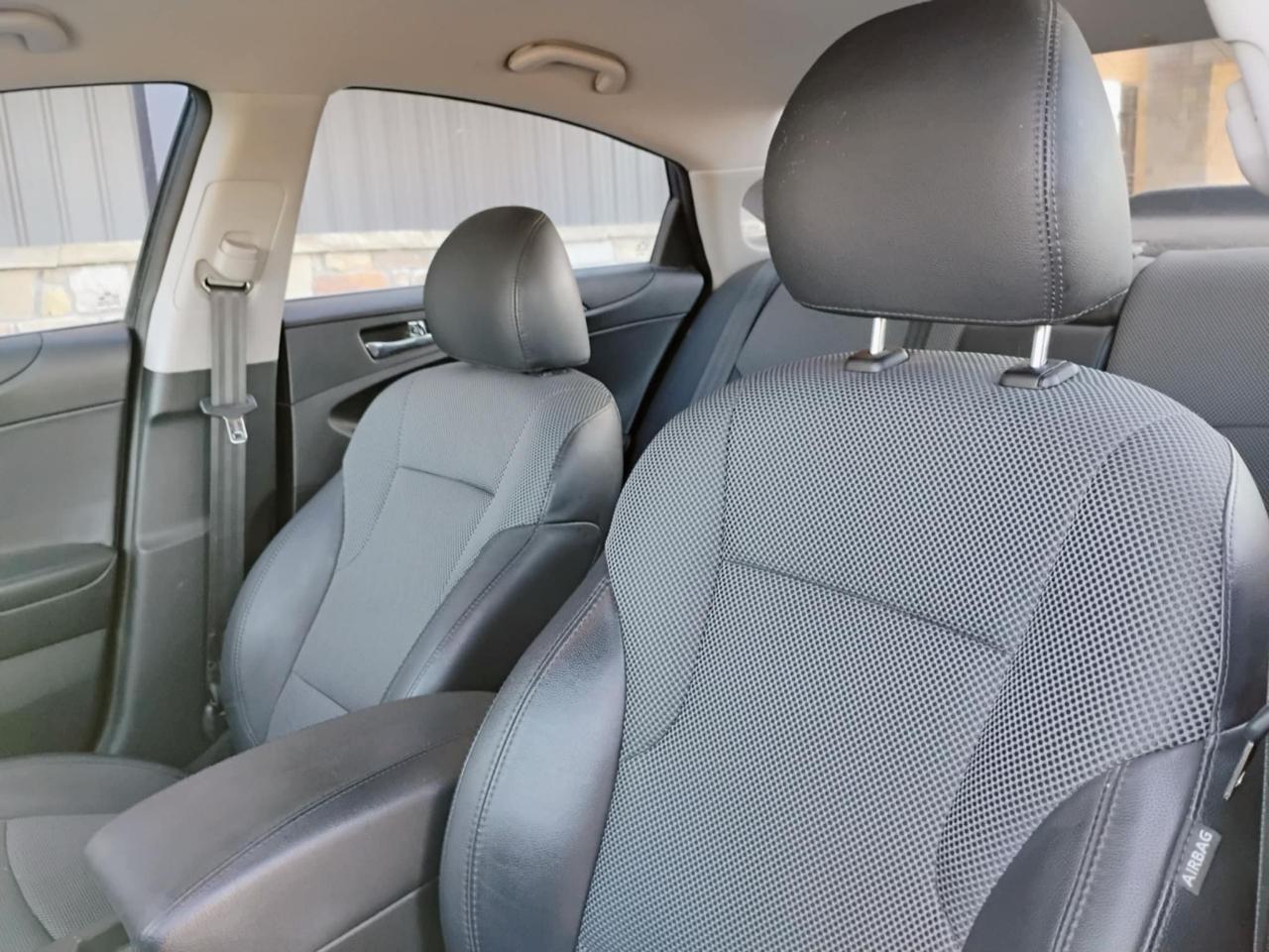 Hyundai Sonata 4dr Sdn 2.4L Auto SE 2011