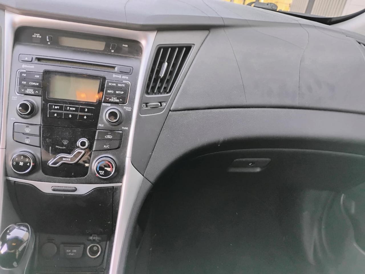 Hyundai Sonata 4dr Sdn 2.4L Auto SE 2011