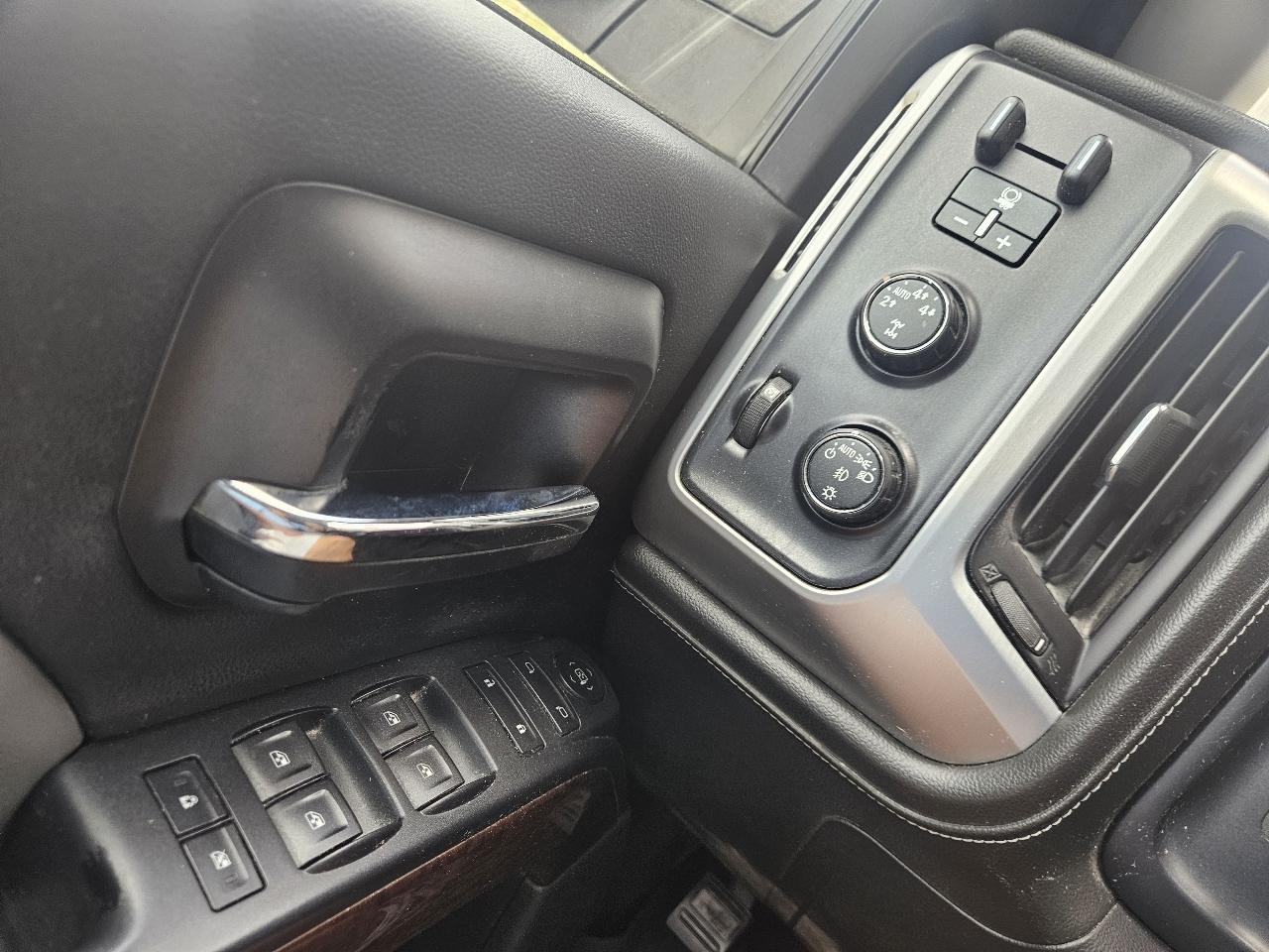 GMC Sierra 1500 4WD Crew Cab 143.5" SLE 2015