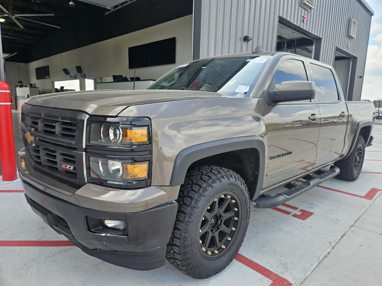 Chevrolet Silverado 1500 4WD Crew Cab 143.5" LT w/2LT 2015