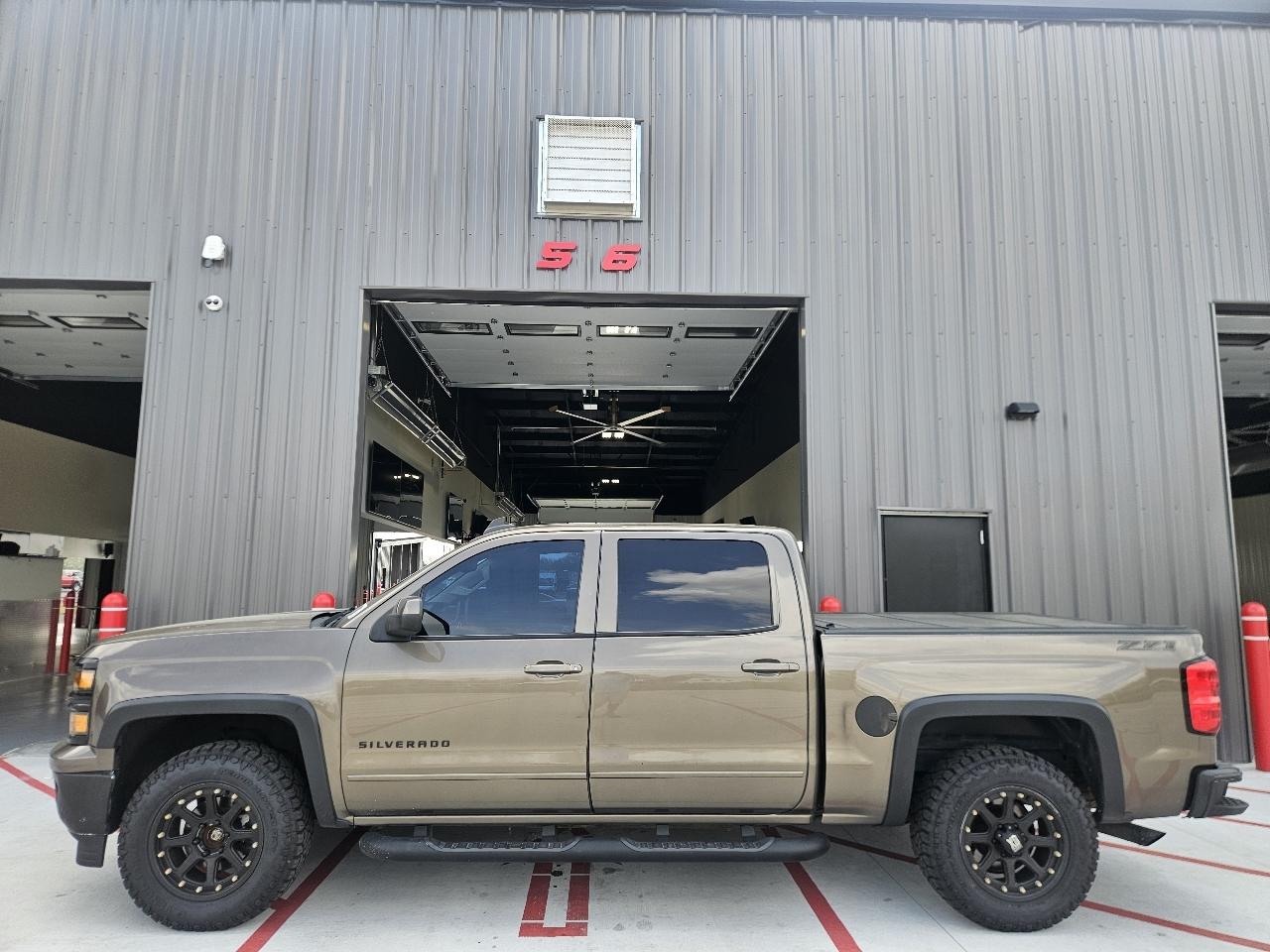Chevrolet Silverado 1500 4WD Crew Cab 143.5" LT w/2LT 2015