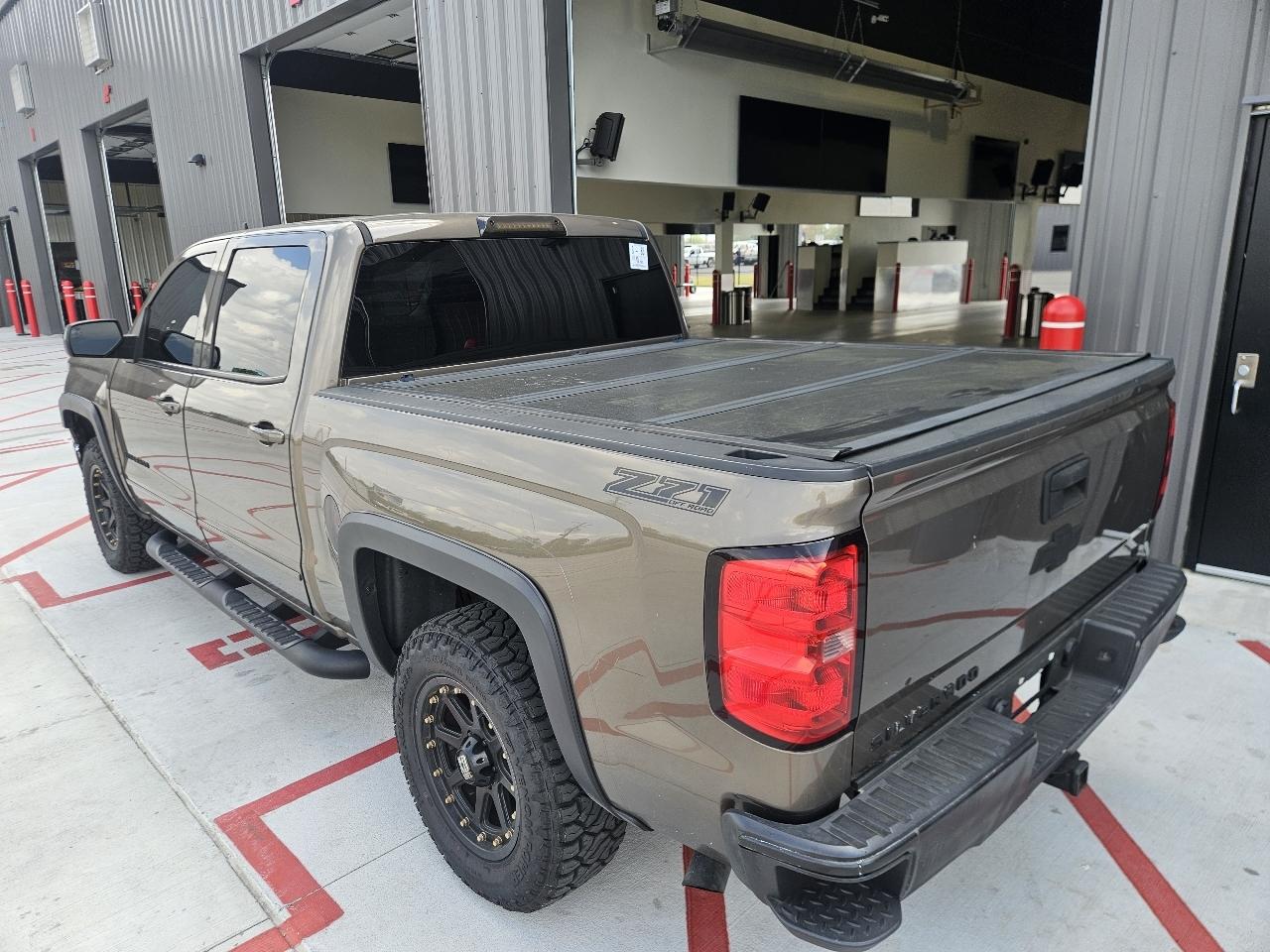 Chevrolet Silverado 1500 4WD Crew Cab 143.5" LT w/2LT 2015