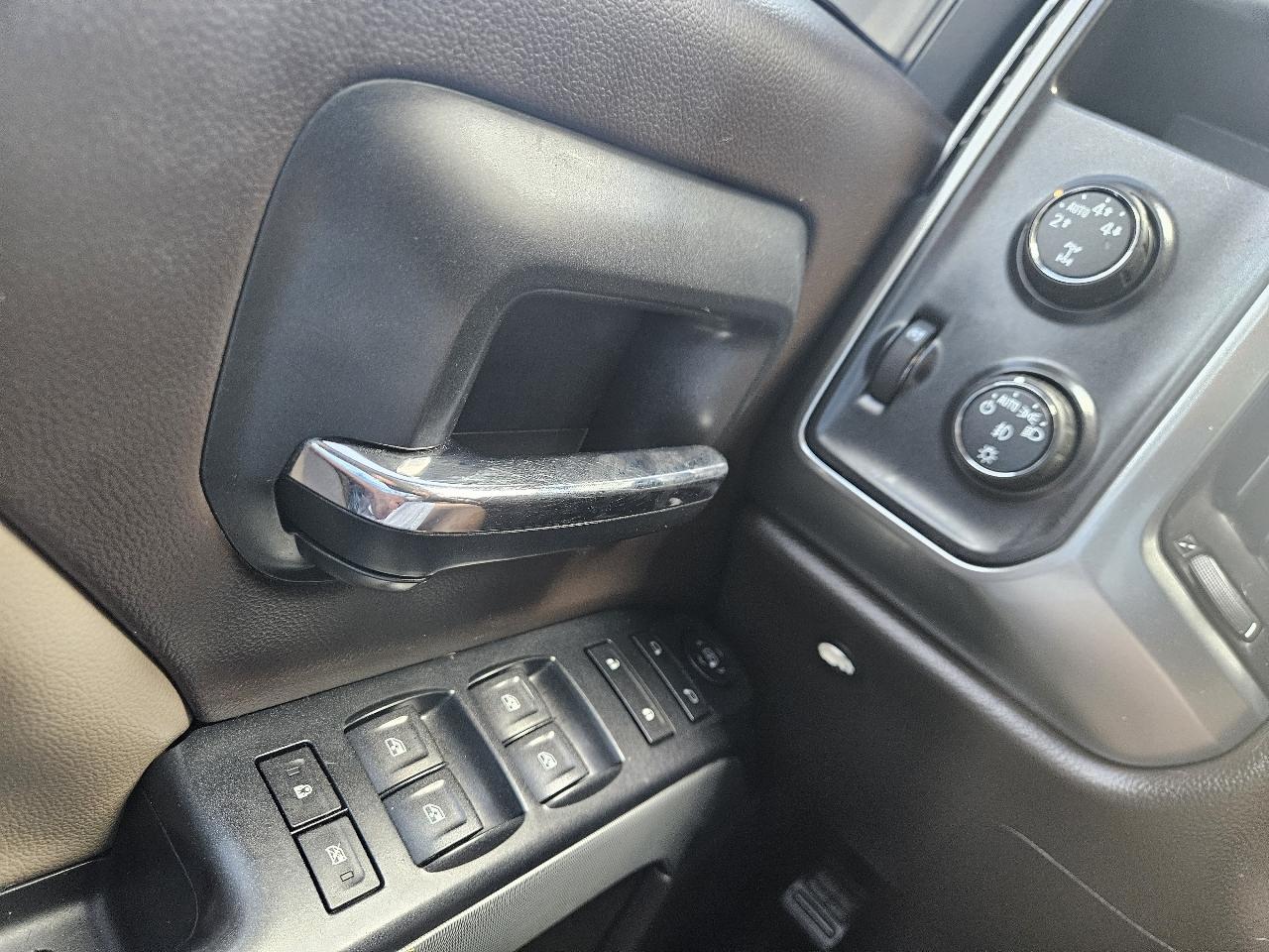 Chevrolet Silverado 1500 4WD Crew Cab 143.5" LT w/2LT 2015