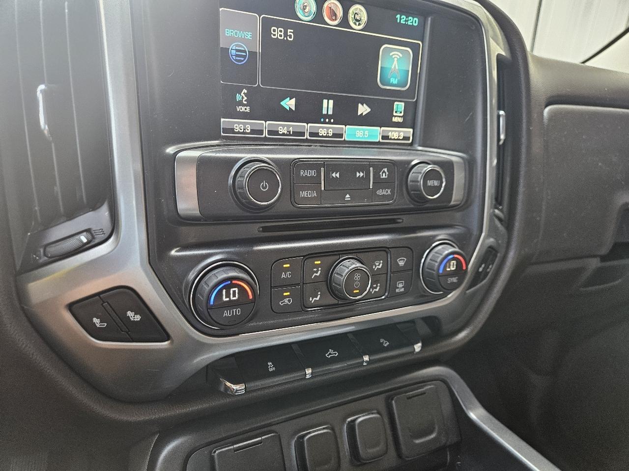 Chevrolet Silverado 1500 4WD Crew Cab 143.5" LT w/2LT 2015