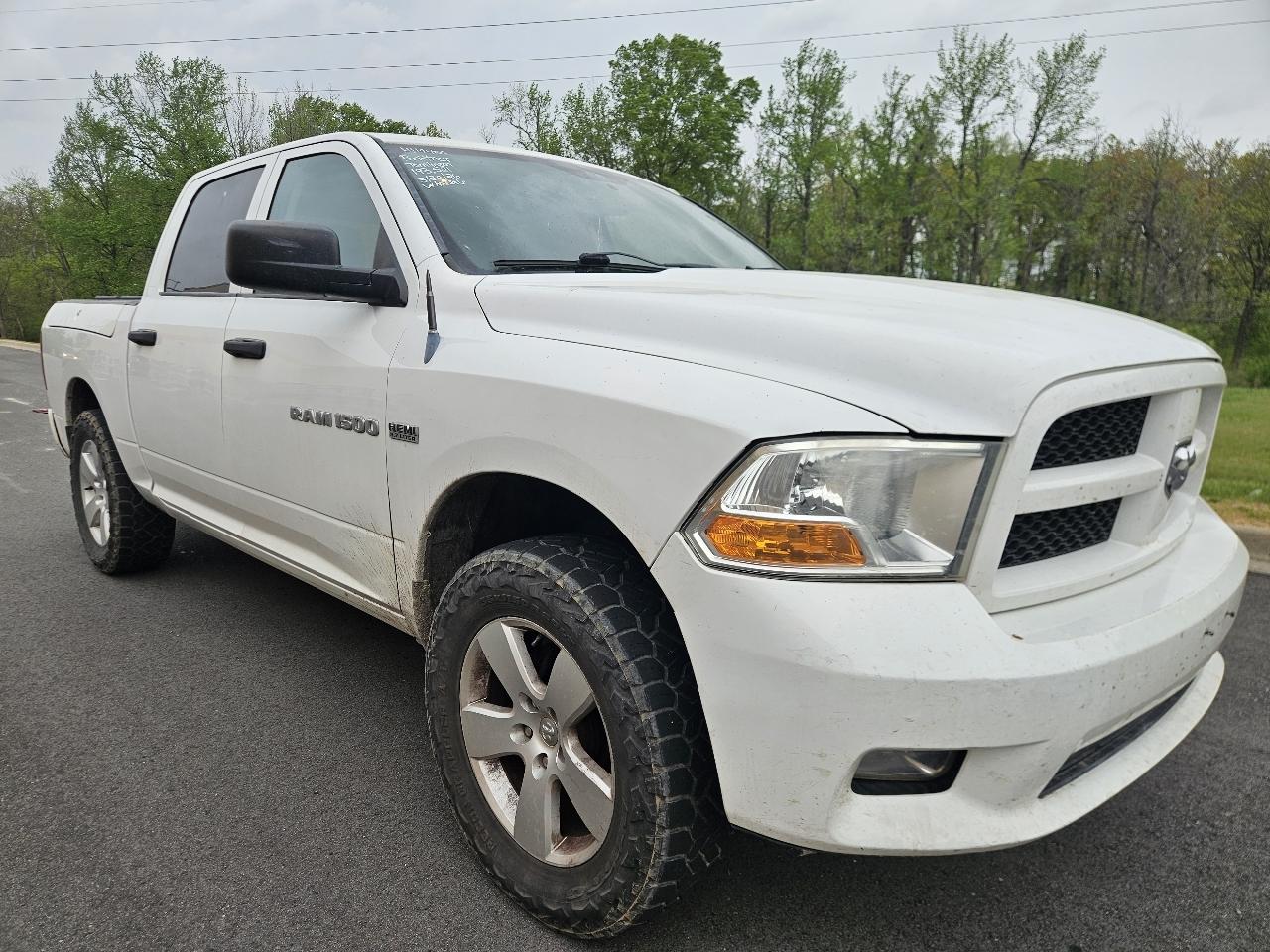 RAM 1500 4WD Crew Cab 140.5" Express 2012