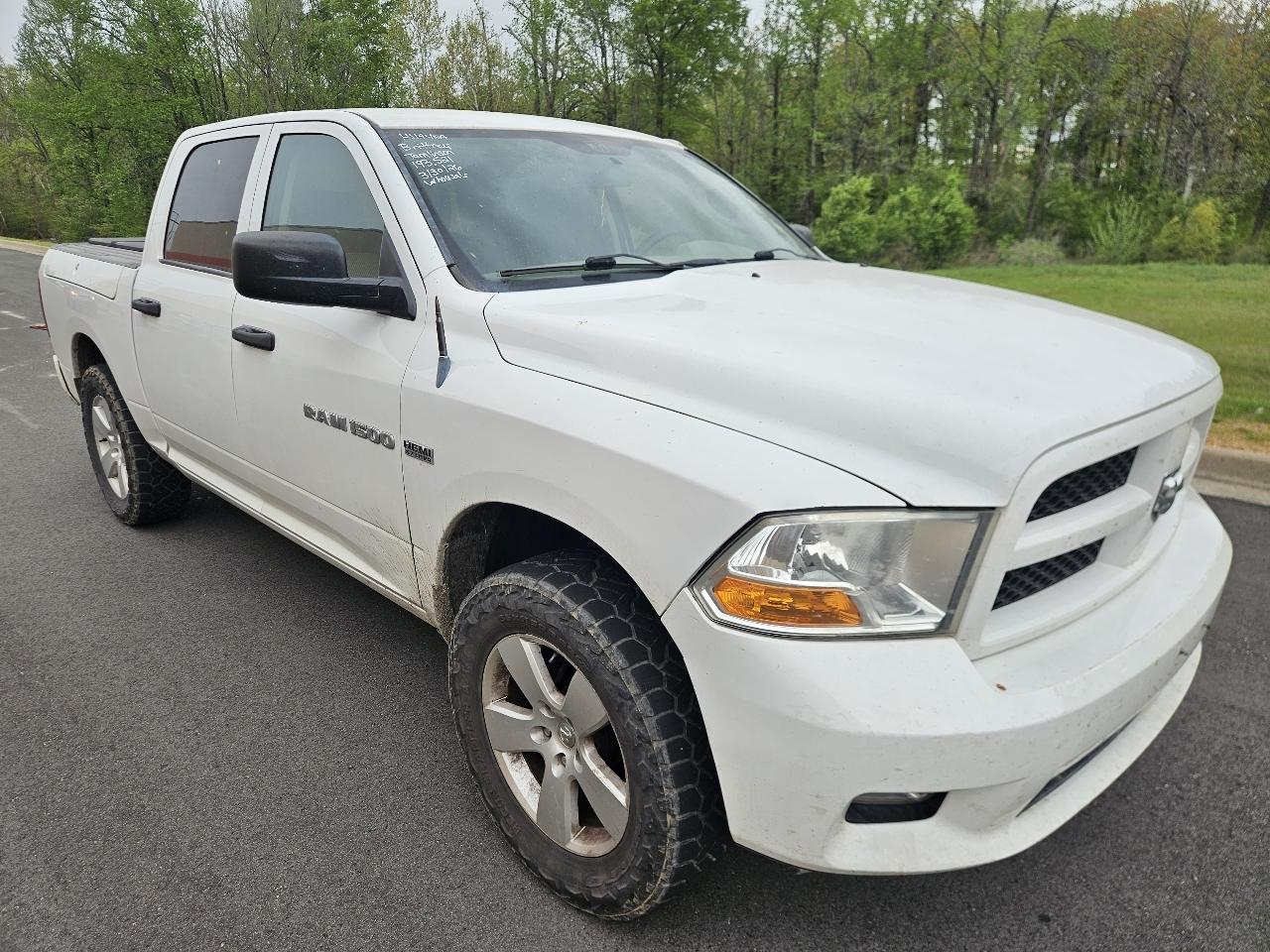 RAM 1500 4WD Crew Cab 140.5" Express 2012