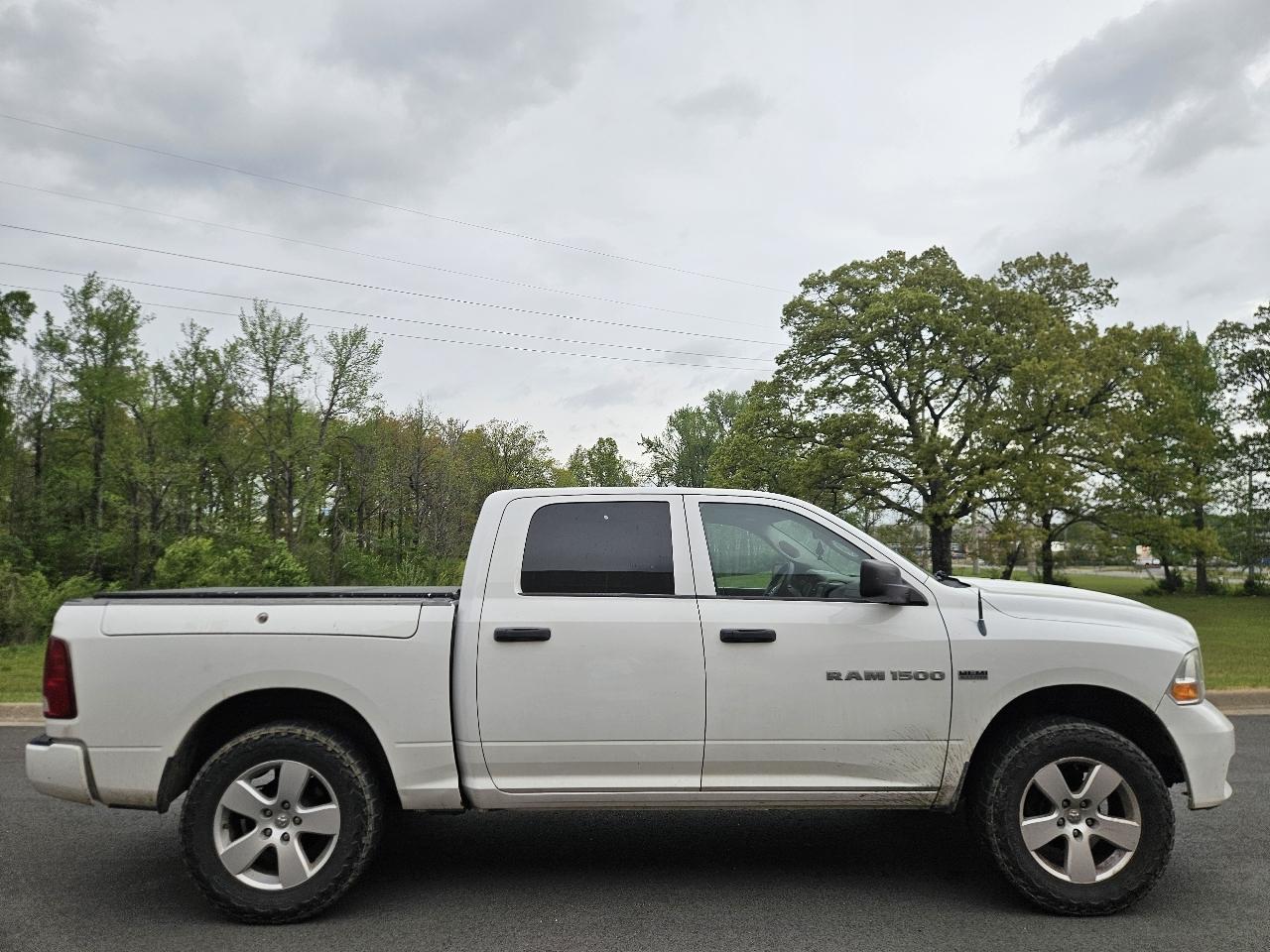 RAM 1500 4WD Crew Cab 140.5" Express 2012