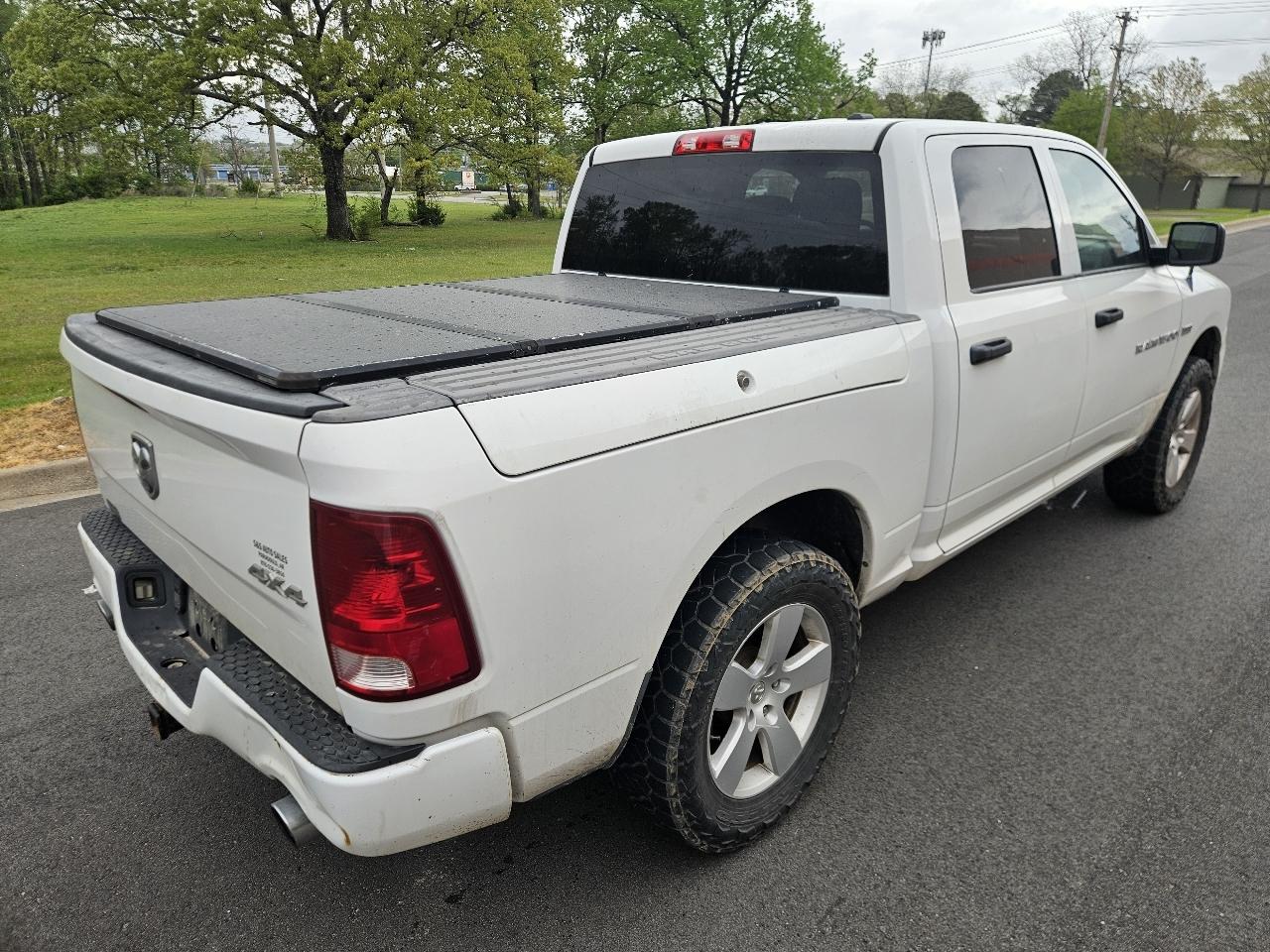 RAM 1500 4WD Crew Cab 140.5" Express 2012