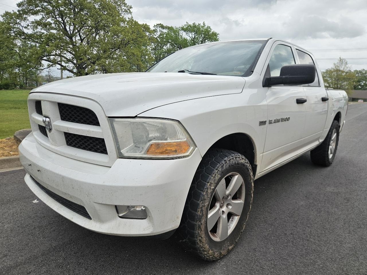RAM 1500 4WD Crew Cab 140.5" Express 2012