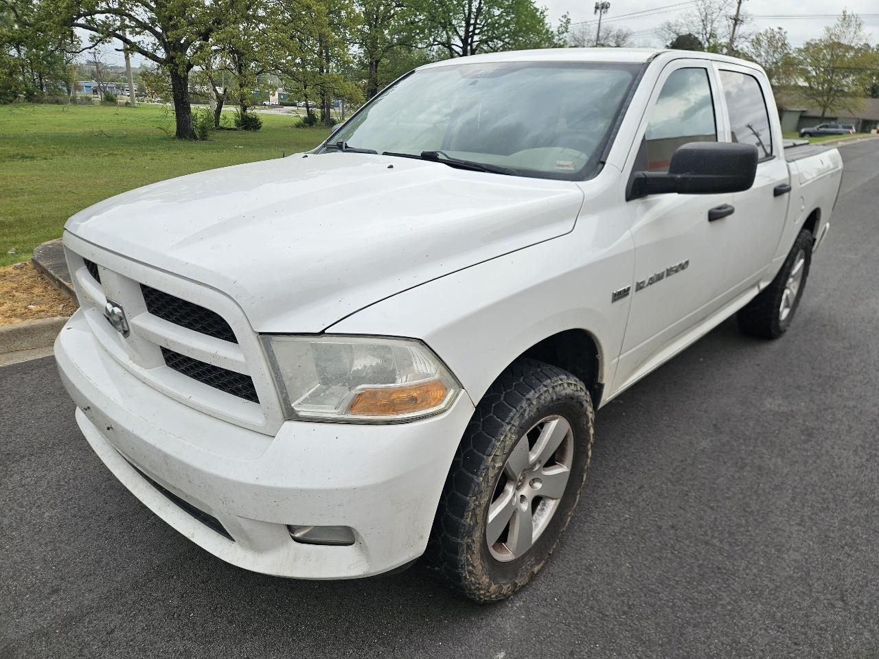 RAM 1500 4WD Crew Cab 140.5" Express 2012