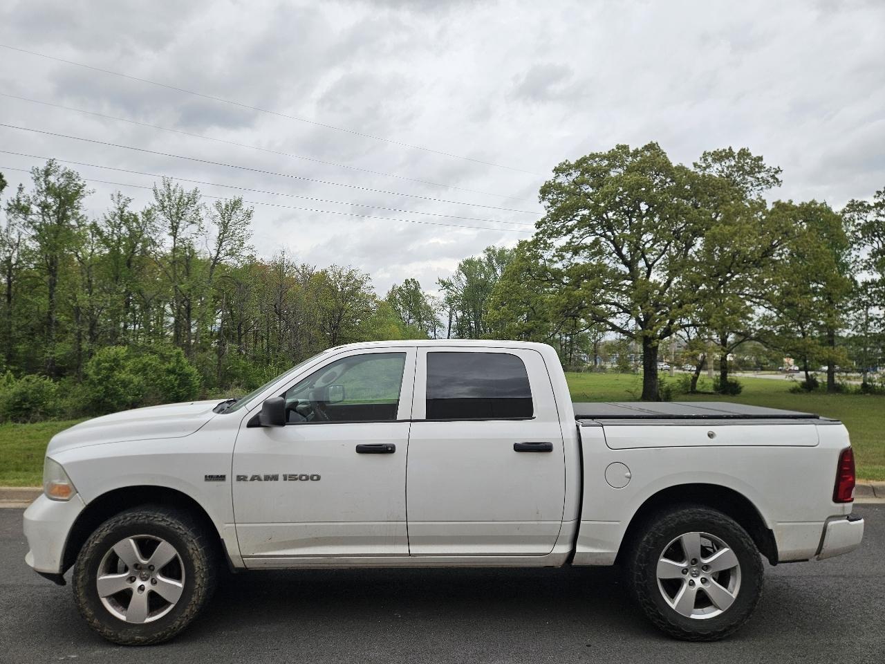 RAM 1500 4WD Crew Cab 140.5" Express 2012