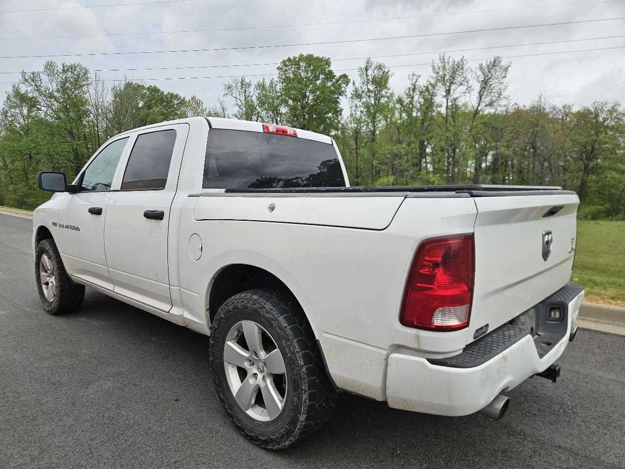 RAM 1500 4WD Crew Cab 140.5" Express 2012