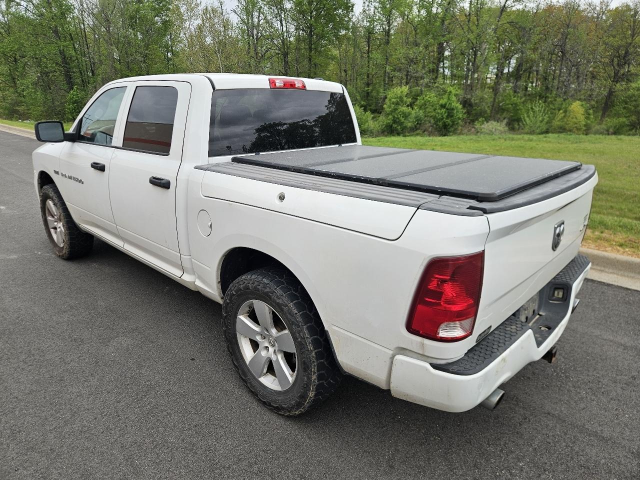 RAM 1500 4WD Crew Cab 140.5" Express 2012