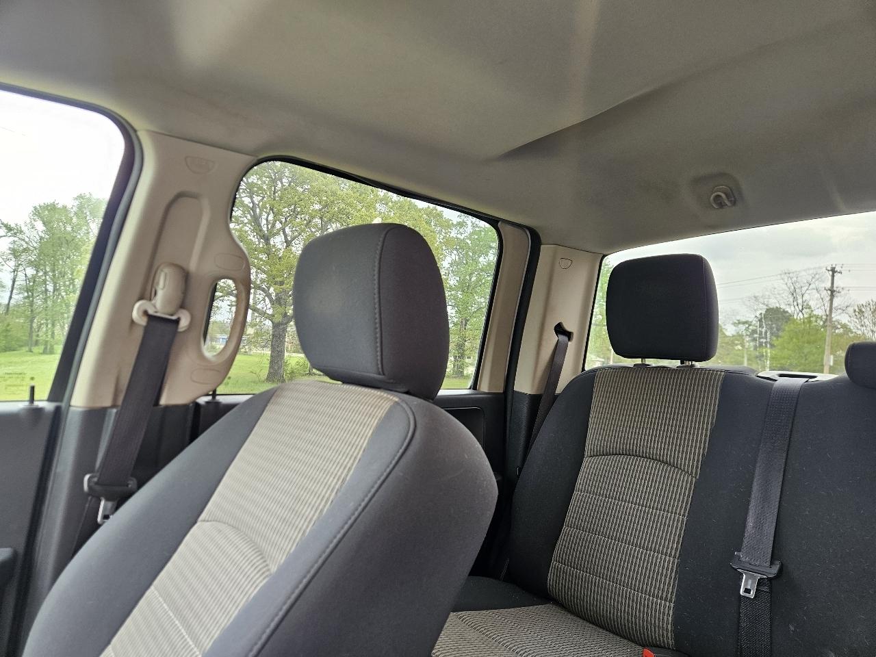 RAM 1500 4WD Crew Cab 140.5" Express 2012