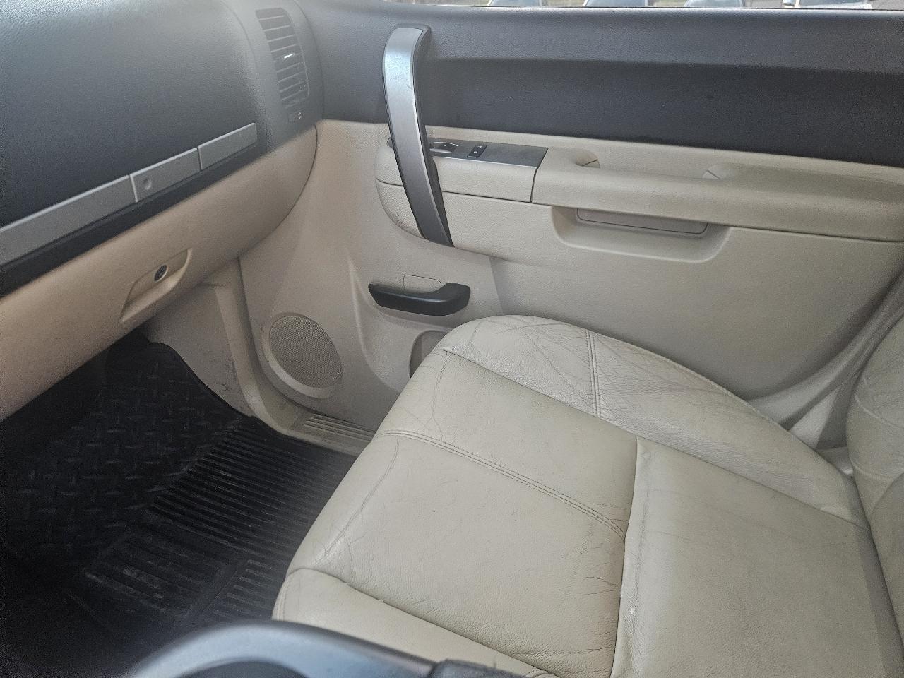 Chevrolet Silverado 1500 4WD Ext Cab 143.5" LT 2011