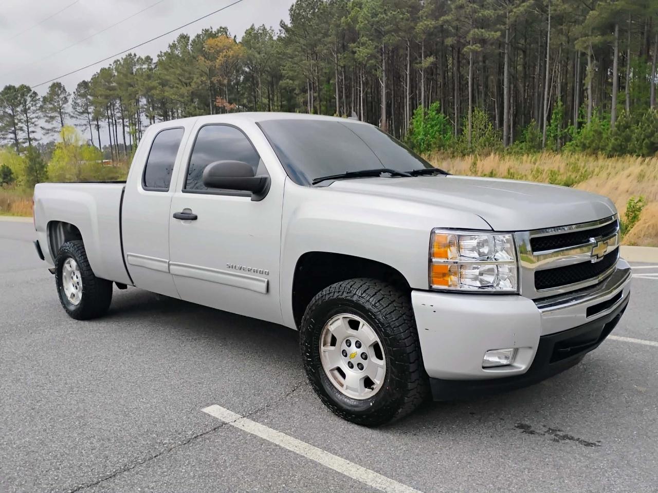 2011 Chevrolet Silverado 1500 4WD Ext Cab 143.5" LT