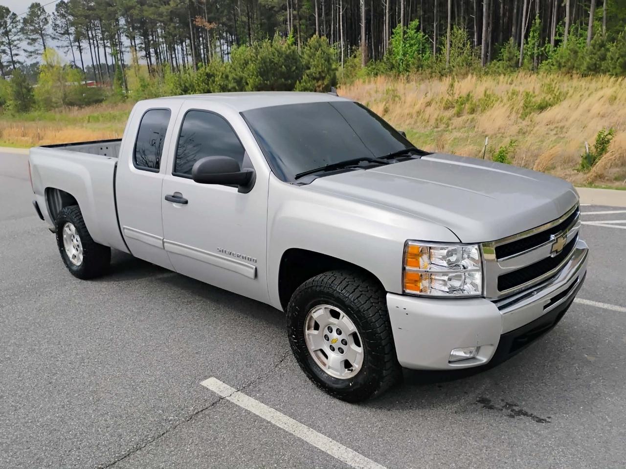 Chevrolet Silverado 1500 4WD Ext Cab 143.5" LT 2011