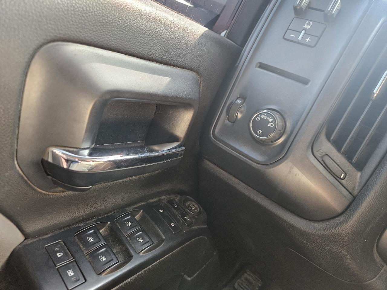 Chevrolet Silverado 2500HD Built After Aug 14 4WD Crew Cab 153.7" Work Truck 2015