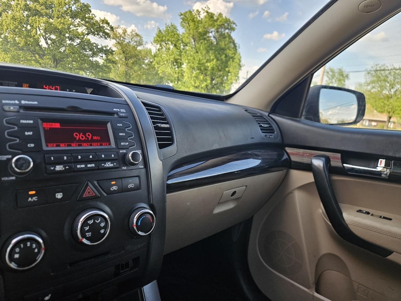 Kia Sorento 2WD 4dr I4 LX 2011