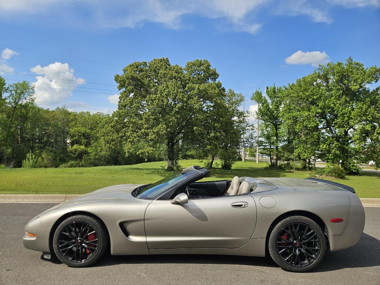 Chevrolet Corvette 2dr Convertible 2001