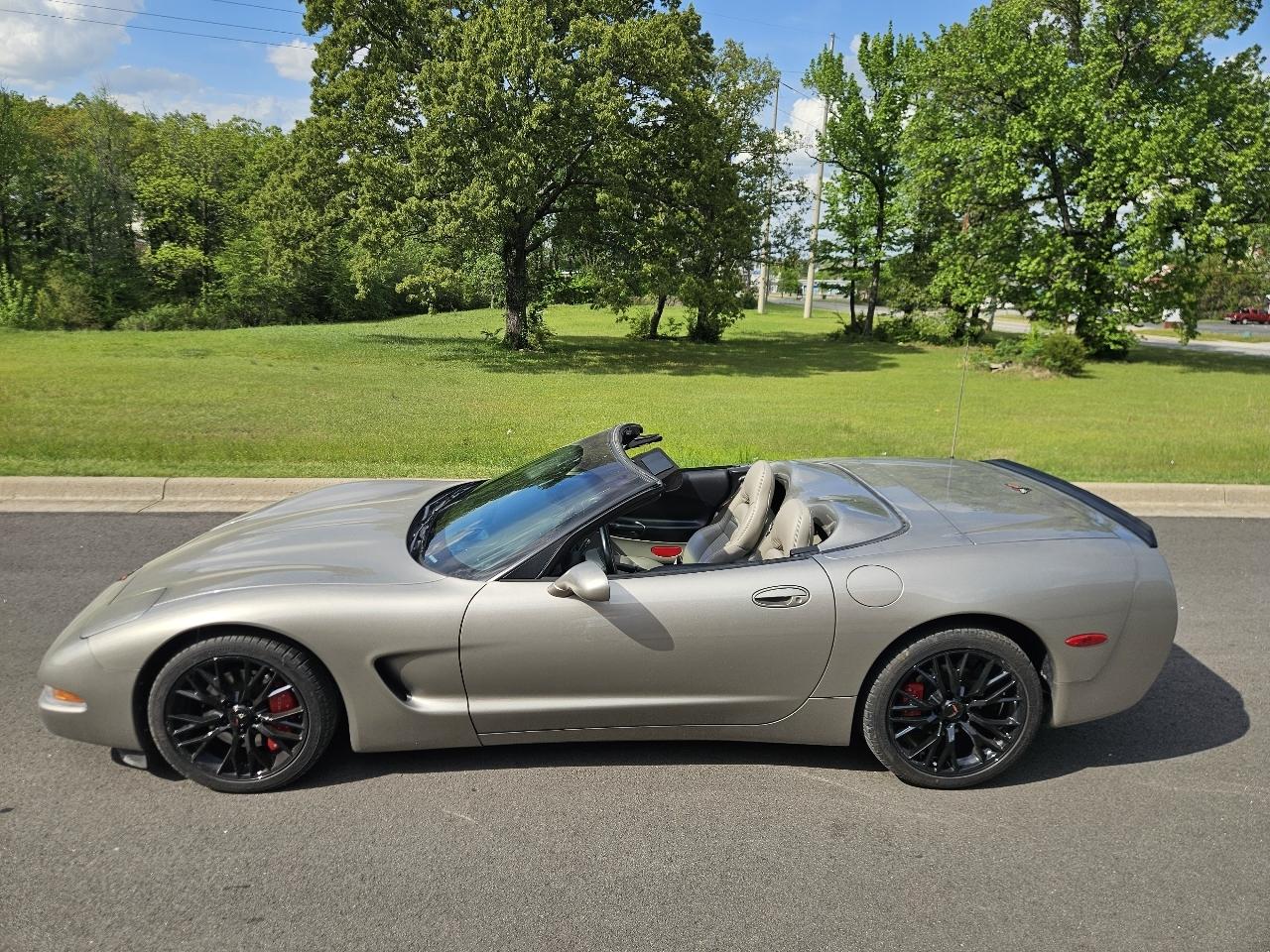Chevrolet Corvette 2dr Convertible 2001