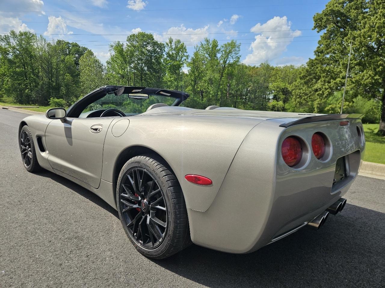 Chevrolet Corvette 2dr Convertible 2001