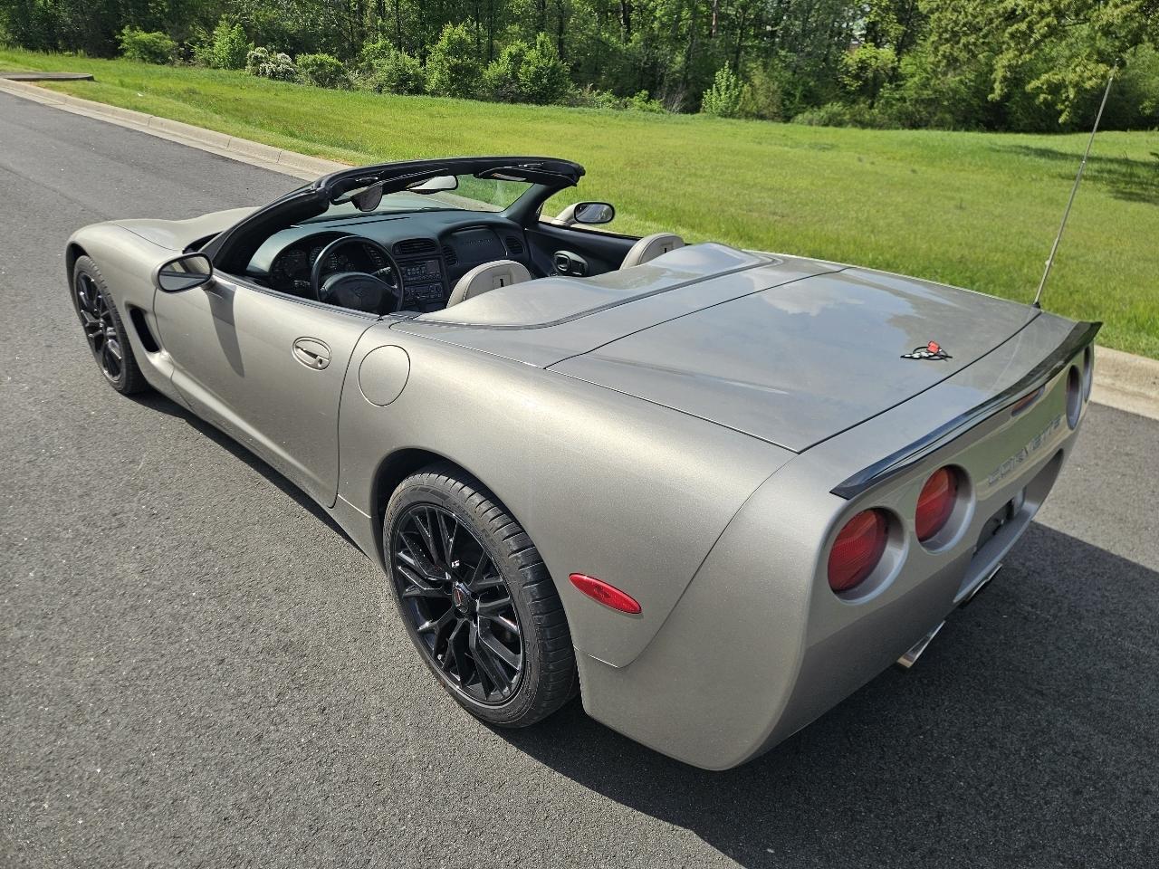Chevrolet Corvette 2dr Convertible 2001