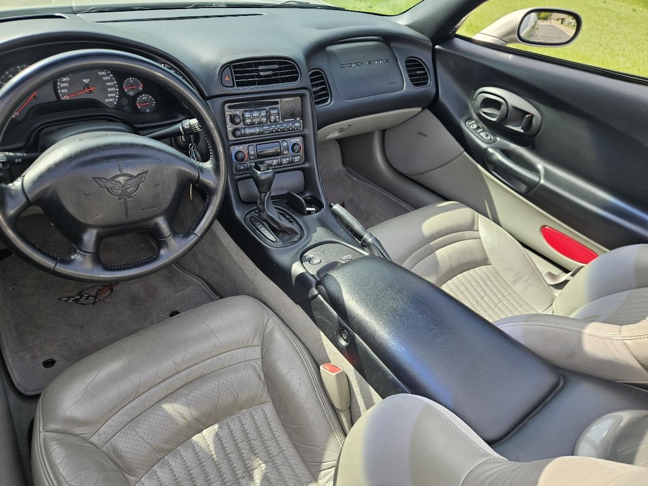 Chevrolet Corvette 2dr Convertible 2001