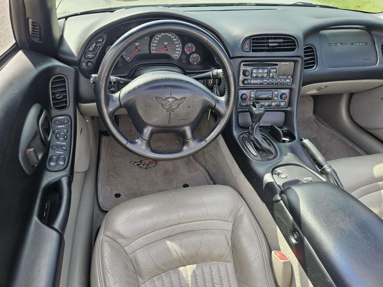 Chevrolet Corvette 2dr Convertible 2001