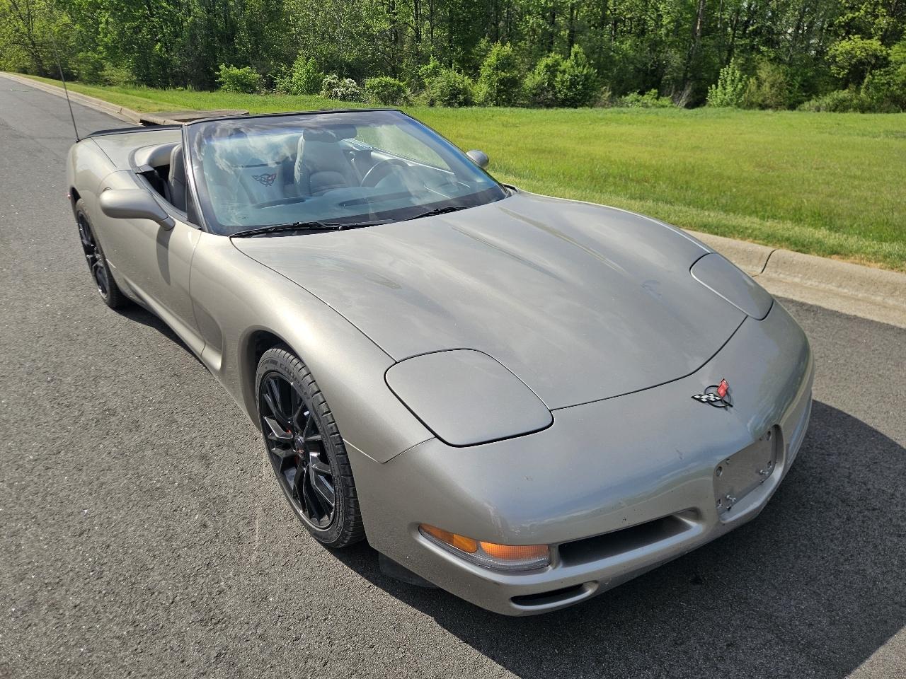 Chevrolet Corvette 2dr Convertible 2001