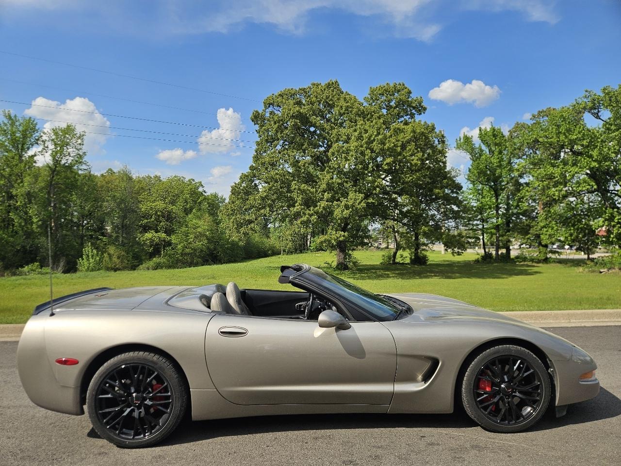 Chevrolet Corvette 2dr Convertible 2001